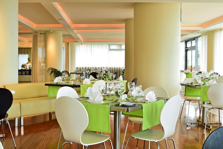Dining 182 of 250