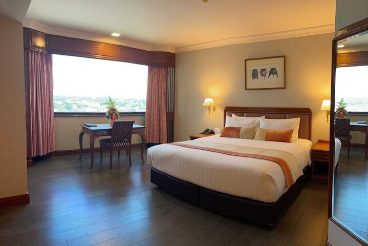 Room 9 of 42