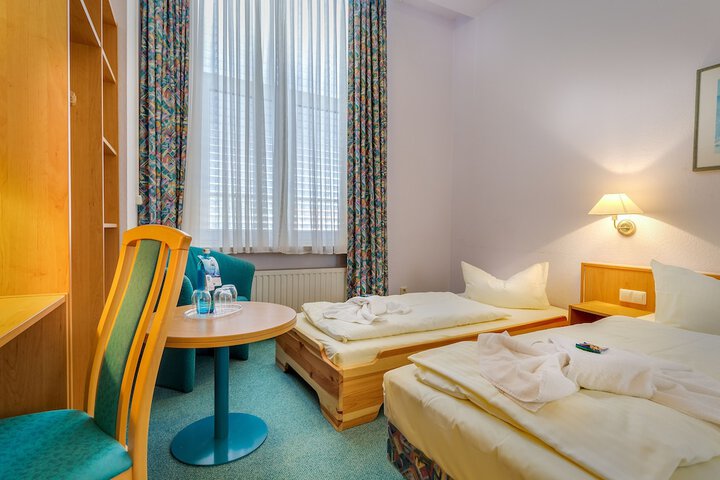 Room 32 of 84