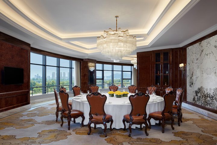 Dining 55 of 79