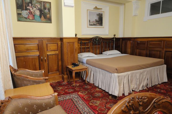 Room 4 of 32