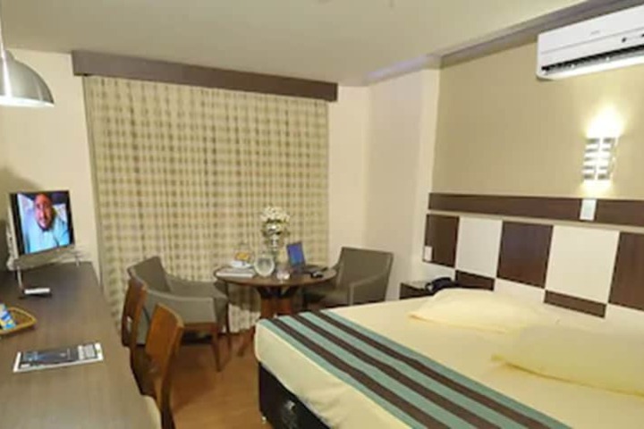 Room 11 of 34
