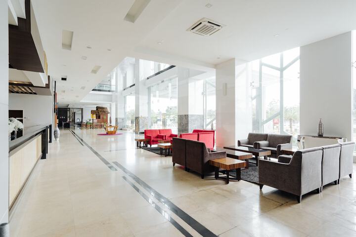 Entrance & Lobby