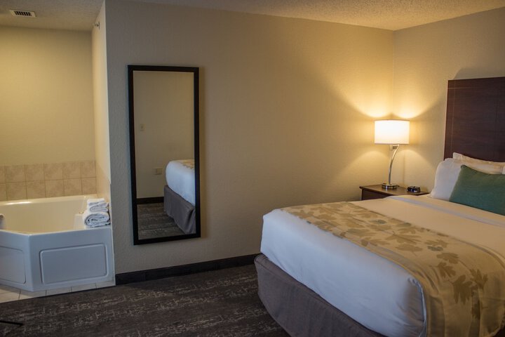 Standard Quadruple 2 Double Beds (3 of 15)