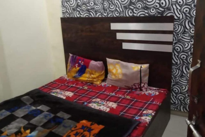 Room 4 of 8