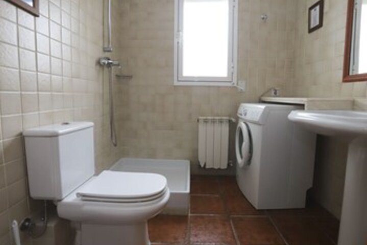 Room 4 of 49