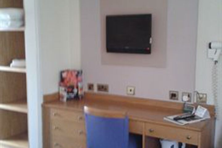 Room 9 of 12