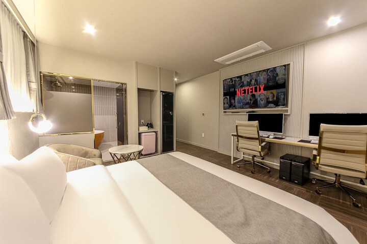 Room 8 of 45