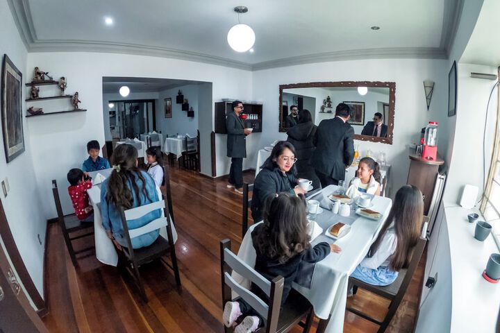 Dining 28 of 32