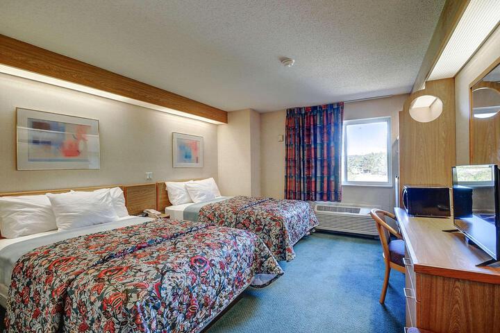 Standard Room, King or Two Doubles (6 of 9)