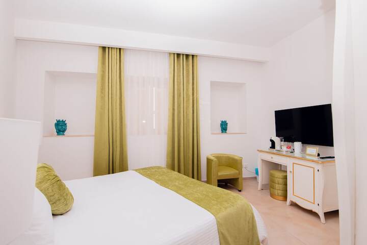 Room 21 of 77