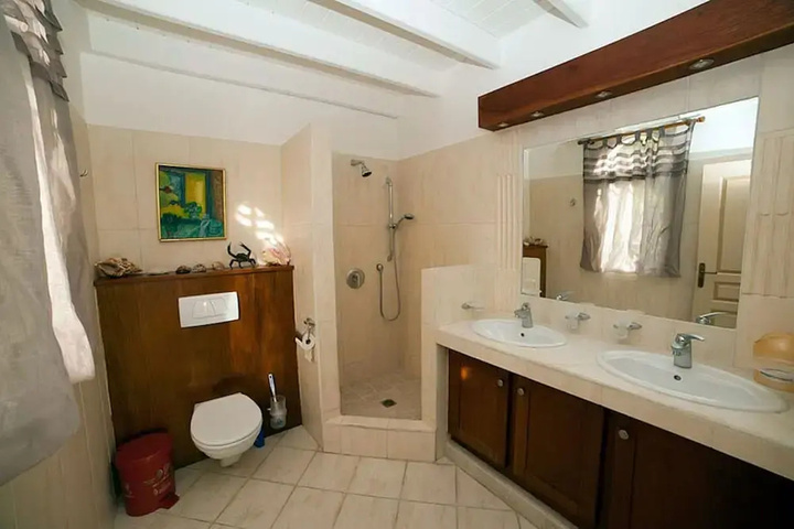 Room 9 of 20