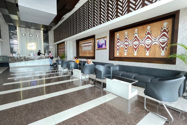 Entrance & Lobby