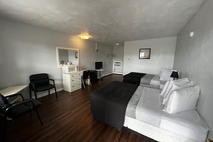 Room 6 of 19