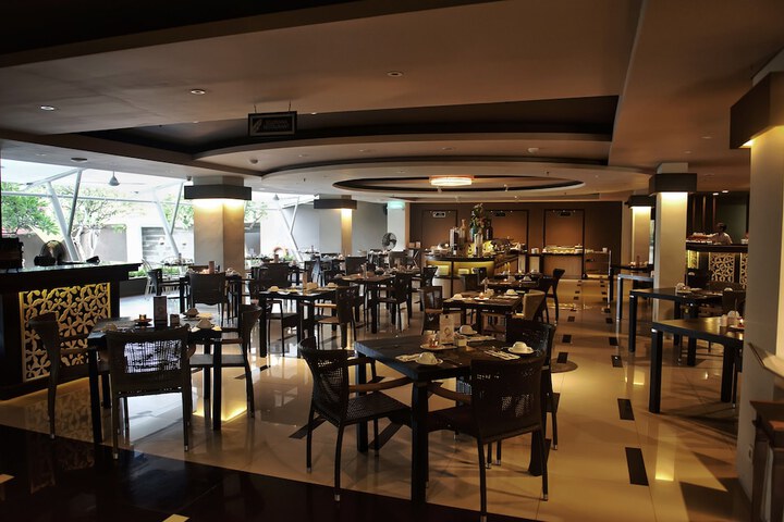 Dining 49 of 66