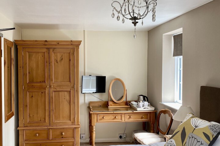 Room 17 of 42