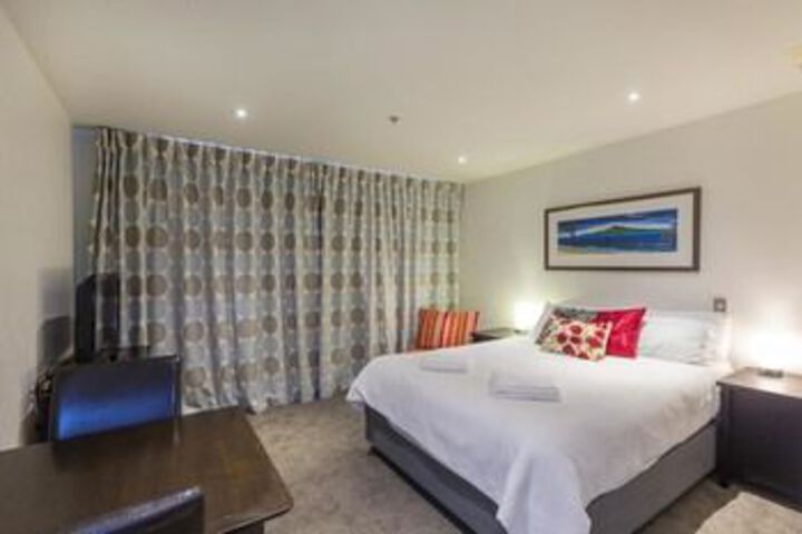 Room 7 of 12
