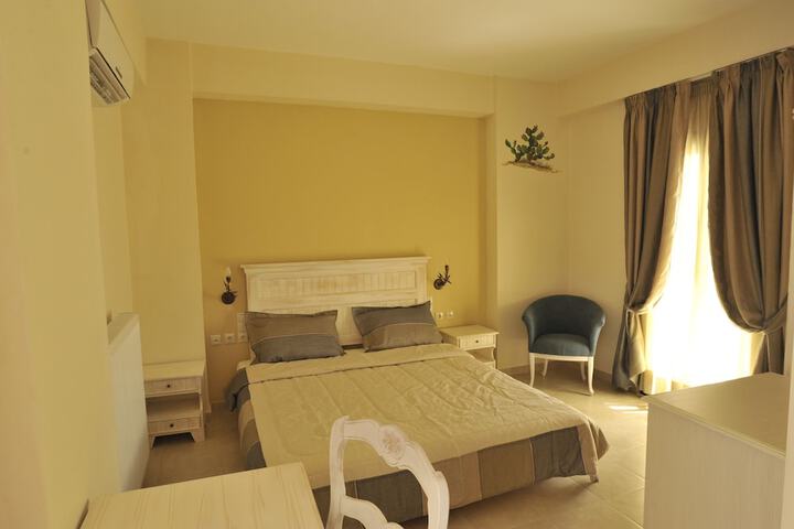 Room 9 of 38