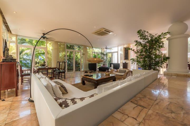 Guest Lobby