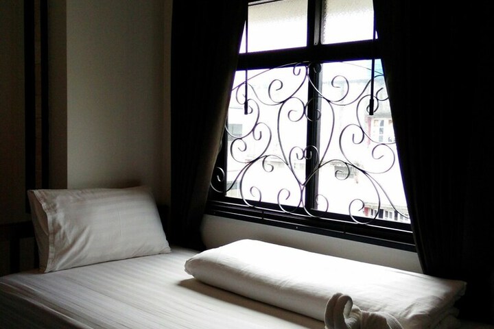 Room 11 of 66