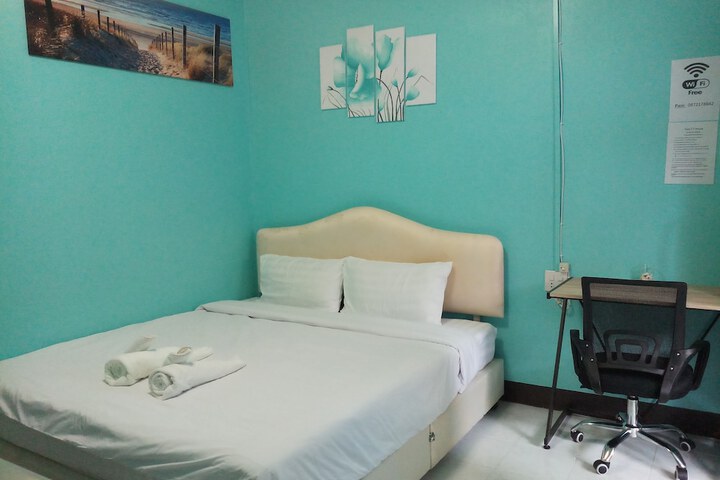 Room 6 of 32