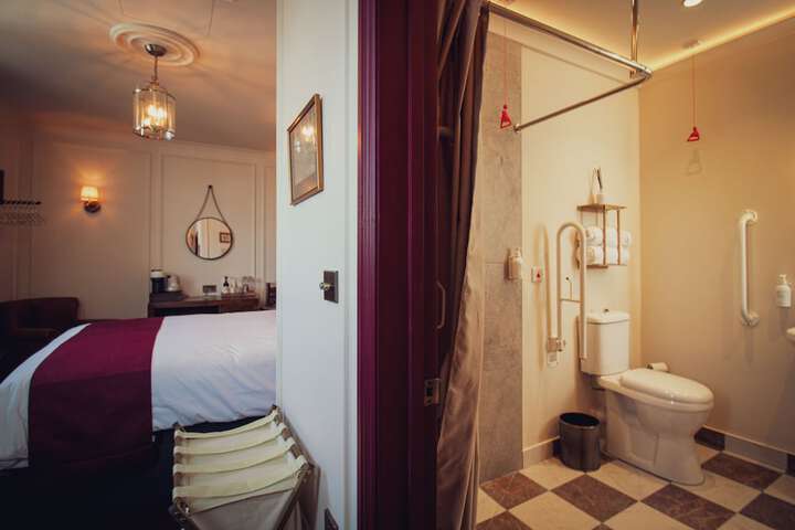 Room 8 of 16