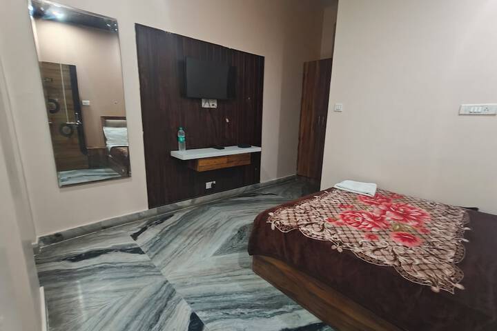 Room 13 of 21