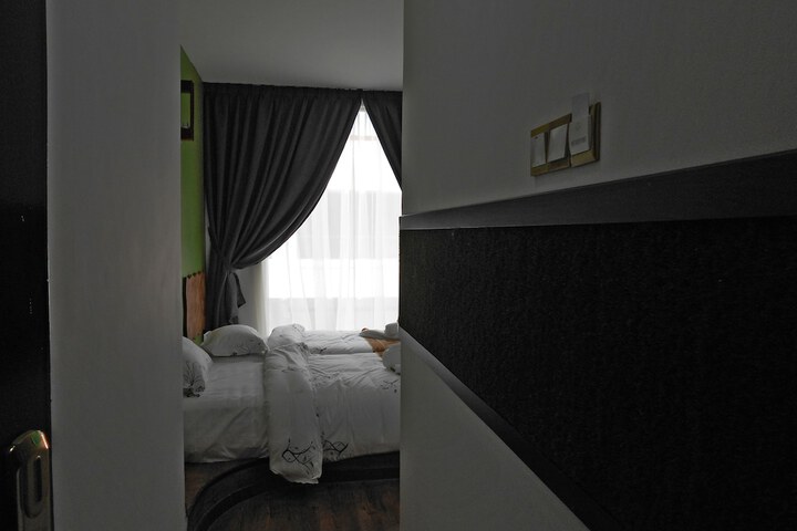Room 7 of 51