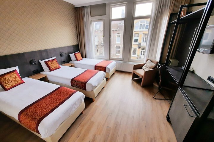 Room 10 of 45