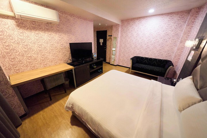 Room 14 of 48