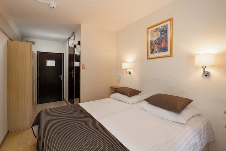 Room 15 of 31