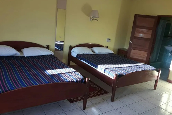 Room 5 of 9