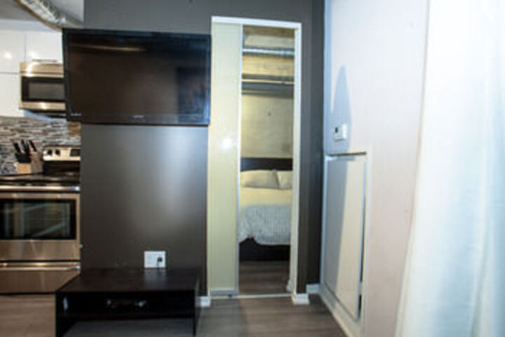 Room 4 of 16