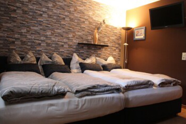 Room 12 of 18