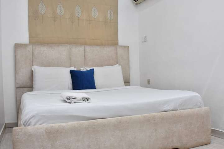 Room 6 of 22