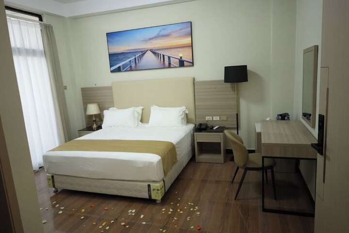 Room 6 of 6
