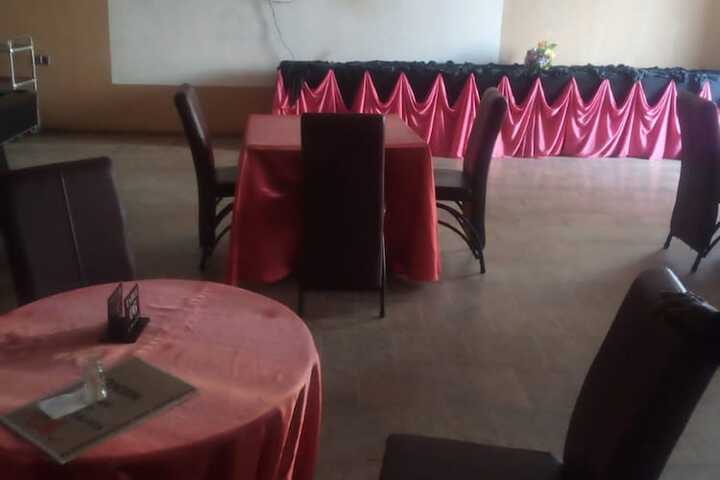 Dining 9 of 15