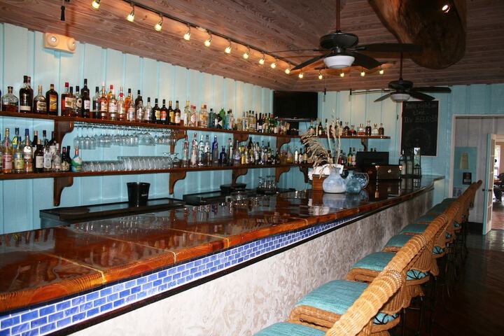 Lounge 53 of 91