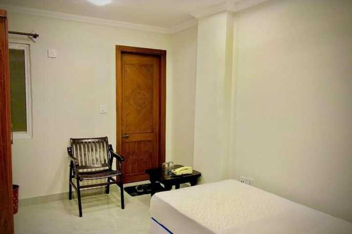 Room 6 of 26