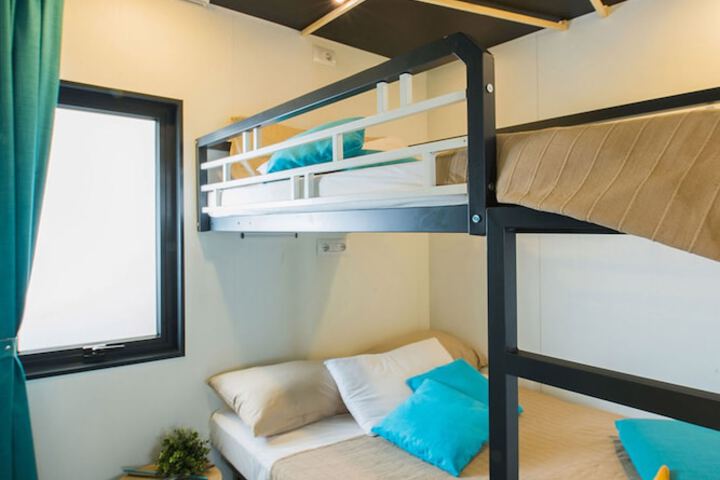 Room 10 of 75