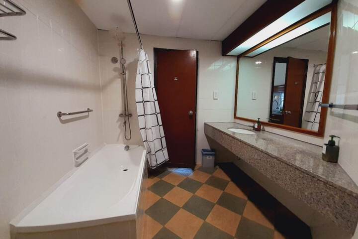 Room 450 of 650