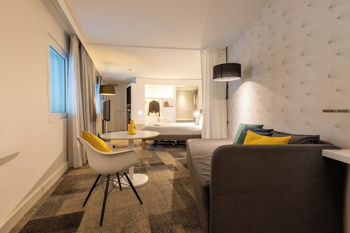Room 3 of 68