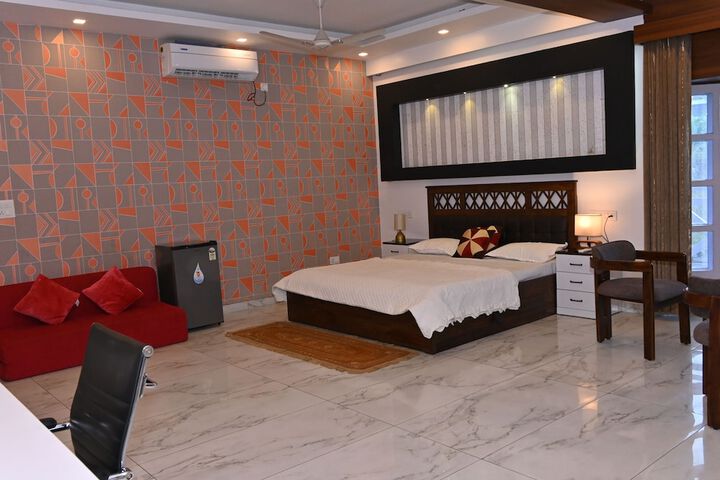 Room 4 of 29