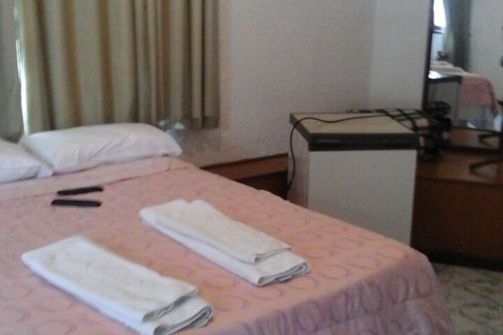 Room 4 of 19