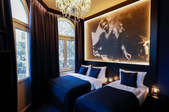 Room 21 of 100