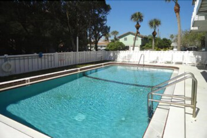 Pool 25 of 51