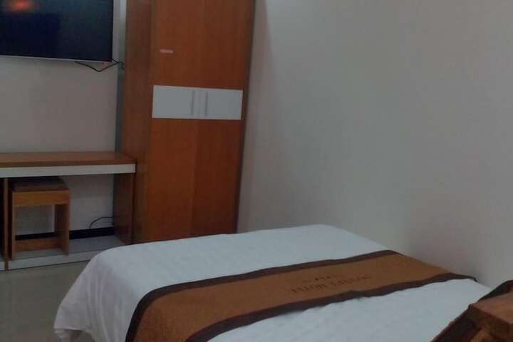 Room 4 of 14