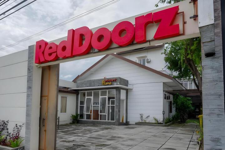 RedDoorz at Solo Baru