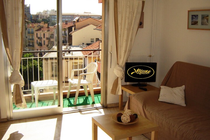 Room 6 of 62