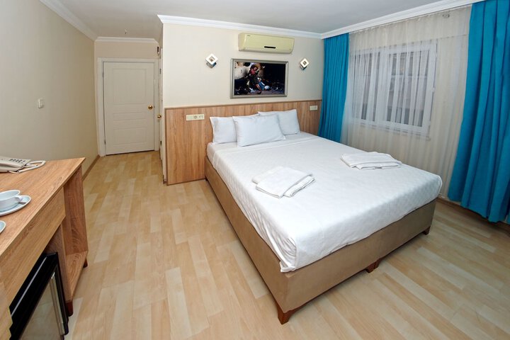 Room 9 of 40